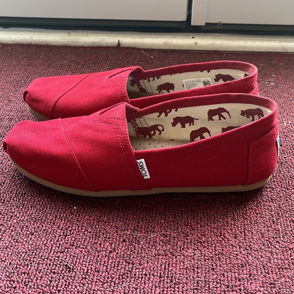 Red Tom’s. Worn twice, great condition. Men’s 8 1/2 - Picture 3 of 6